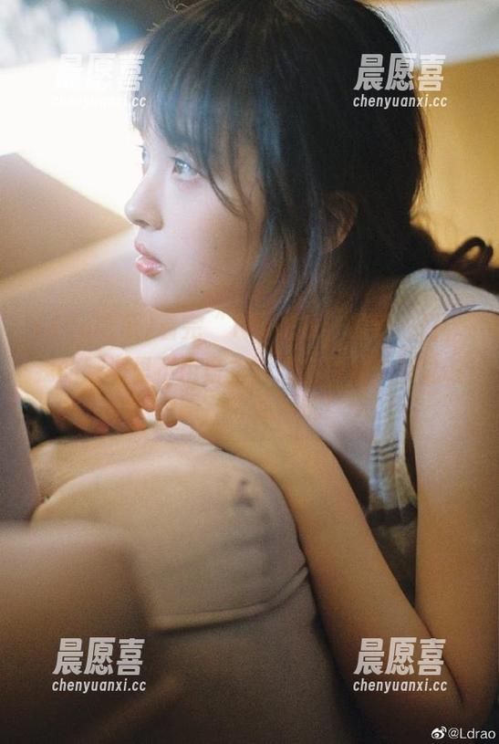 17c吃瓜 看完“17c吃瓜”最新热门,我的脑海里不由自主浮现出种种未解之谜,唉,备受困扰!