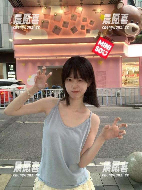 51黑料网 生活不止眼前的黑和白,51黑料网站让我领略了色彩斑斓的八卦!