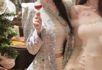 观看91吃瓜网址时，你的脸上写满了兴趣和期待