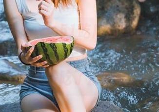 www.51吃瓜网官网，资料多到让人怀疑自己的记忆，搞得我开始怀疑是不是吃了别的瓜？