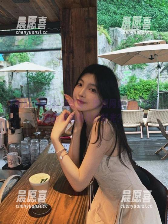 吃瓜网站 微风拂面,吃瓜网站app带你遨游海角的八卦时光?