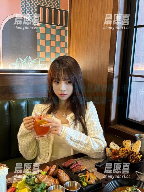社区黑料网 轻松登录社区黑料网,卡在这炫酷吃瓜角落,不知该吃哪一颗!