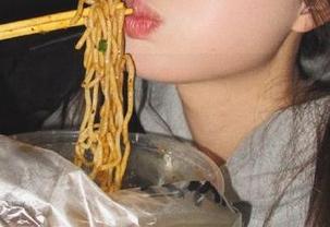 黑料吃瓜app下的线路让人忍不住跟着转，真有趣！